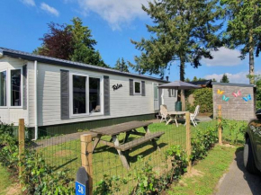 Charming 4P Cabin w Private Parking